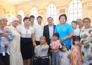 ТҮРКІСТАН: АРЫСТА ЕРЕКШЕ БАЛАЛАРҒА МЕРЕКЕЛІК КӨҢІЛ КҮЙ СЫЙЛАДЫ