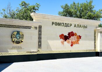 ТҮРКІСТАН: САЙРАМДА МЕМЛЕКЕТТІК РӘМІЗДЕРІМІЗДІҢ МӘРТЕБЕСІН КӨТЕРУГЕ АРНАЛҒАН САЛТАНАТТЫ ЖИЫН ӨТТІ