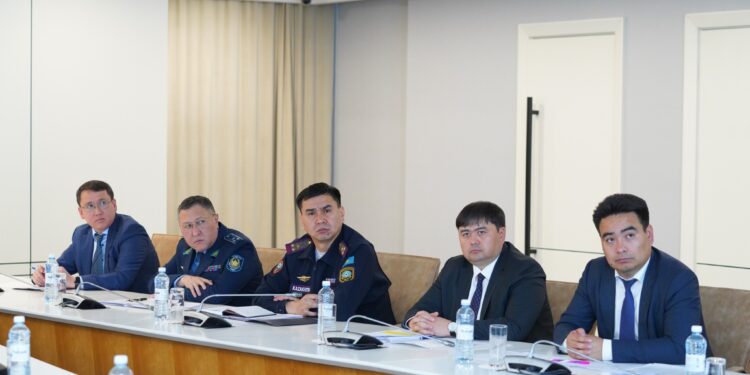 ТҮРКІСТАНДА СЫБАЙЛАС ЖЕМҚОРЛЫҚҚА ҚАРСЫ ІС-ҚИМЫЛ МӘСЕЛЕЛЕРІ ЖӨНІНДЕГІ КОМИССИЯ ОТЫРЫСЫ ӨТТІ