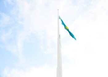 ТҮРКІСТАН ӨҢІРІНІҢ ОТАНШЫЛ ТҮЛЕКТЕРІ АУЫЛДАРЫНА «РӘМІЗДЕР» АЛАҢЫ МЕН ТУТҰҒЫРЛАР ТАРТУ ЕТІП ЖАТЫР