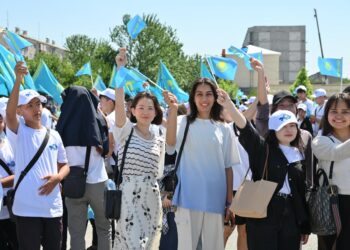 ЖАСТАР МЕМЛЕКЕТТІК РӘМІЗДЕРДІ ҰЛЫҚТАДЫ