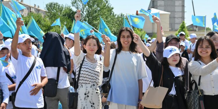 ЖАСТАР МЕМЛЕКЕТТІК РӘМІЗДЕРДІ ҰЛЫҚТАДЫ