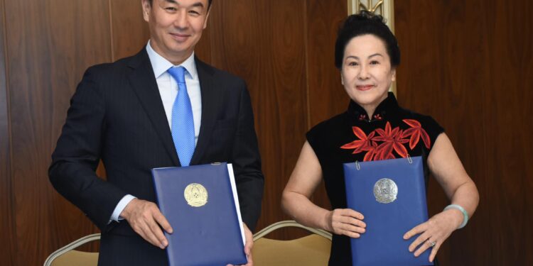 ТҮРКІСТАН ОБЛЫСЫНА 1 МЛРД 615 МЛН. АҚШ ДОЛЛАРЫ КӨЛЕМІНДЕ ИНВЕСТИЦИЯ ТАРТУ ЖӨНІНДЕГІ МЕМОРАНДУМДАРҒА ҚОЛ ҚОЙЫЛДЫ