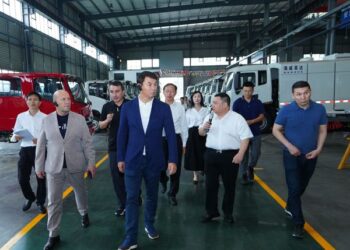 ҚЫТАЙ САПАРЫ: ДАРХАН САТЫБАЛДЫ БАСТАҒАН КӘСІПКЕРЛЕР ӨНДІРІС ОРЫНДАРЫНДА БОЛЫП, ТӘЖІРИБЕ АЛМАСТЫ