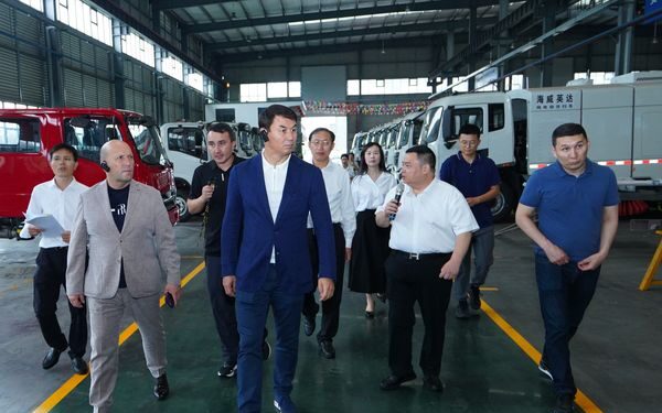 ҚЫТАЙ САПАРЫ: ДАРХАН САТЫБАЛДЫ БАСТАҒАН КӘСІПКЕРЛЕР ӨНДІРІС ОРЫНДАРЫНДА БОЛЫП, ТӘЖІРИБЕ АЛМАСТЫ