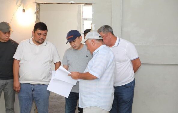 ТҮРКІСТАН: САРЫАҒАШ АУДАНЫНДА МЕКТЕПТЕРДІҢ КҮРДЕЛІ ЖӨНДЕУ ЖҰМЫСТАРЫ ҚАРҚЫНДЫ ЖҮРІП ЖАТЫР