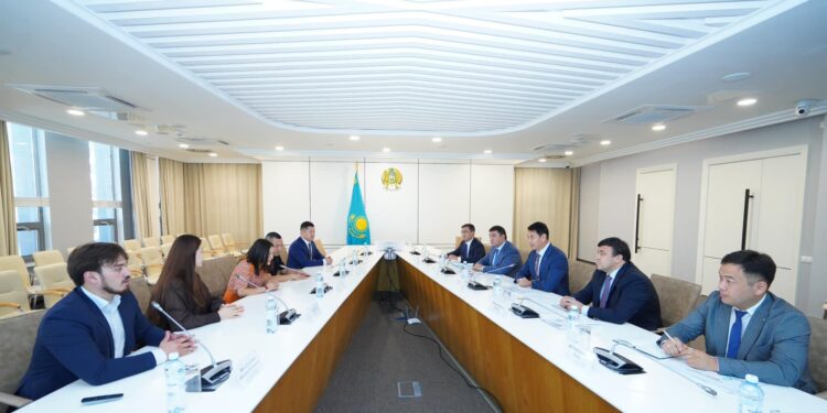 ТҮРКІСТАН ОБЛЫСЫНЫҢ ЖИҺАЗ КЛАСТЕРІНЕ ИНВЕСТИЦИЯ ТАРТУ ЖӨНІНДЕ КЕЛІССӨЗ ЖҮРГІЗІЛДІ