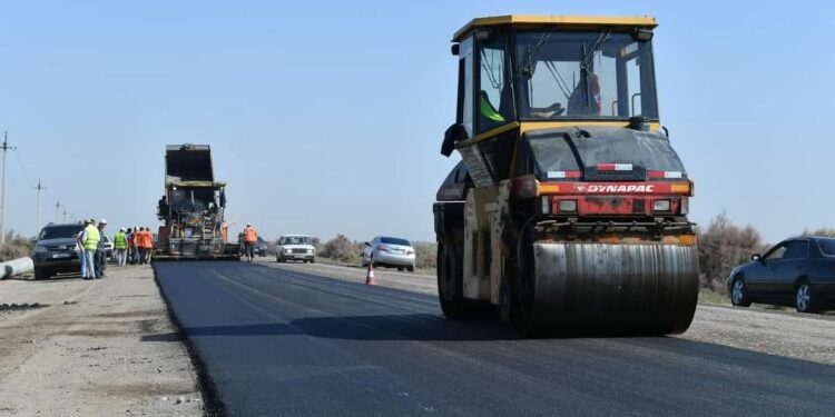 ТҮРКІСТАН ОБЛЫСЫНДА 1100 ШАҚЫРЫМНАН АСТАМ ЖОЛ ЖӨНДЕЛІП ЖАТЫР