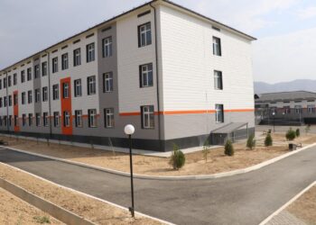 ТҮРКІСТАН: ТҮЛКІБАСТА ЖАҢА МЕКТЕП САЛЫНЫП, 8 БІЛІМ ҰЯСЫ АҒЫМДАҒЫ ЖӨНДЕУДЕН ӨТУДЕ