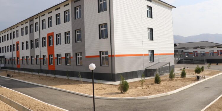ТҮРКІСТАН: ТҮЛКІБАСТА ЖАҢА МЕКТЕП САЛЫНЫП, 8 БІЛІМ ҰЯСЫ АҒЫМДАҒЫ ЖӨНДЕУДЕН ӨТУДЕ