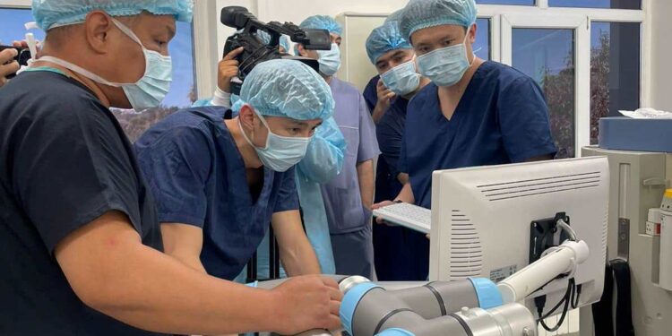 ТҮРКІСТАН: АЛҒАШ РЕТ РОБОТ АРҚЫЛЫ МИҒА КҮРДЕЛІ ОТА ЖАСАЛДЫ