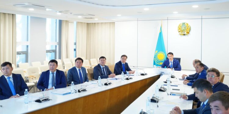 ТҮРКІСТАН: ТҰРҒЫНДАРДЫҢ ӘЛ-АУҚАТЫН КӨТЕРУ ЖОЛДАРЫ ТАЛҚЫЛАНДЫ