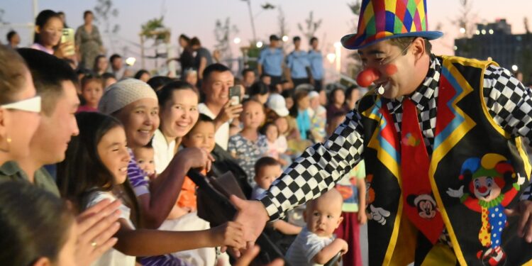 АШЫҚ АСПАН АСТЫНДАҒЫ ШЫМ ҚАЛА КЕШІ