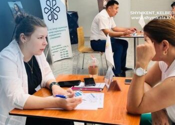 ДЕНСАУЛЫҚ БҰРЫШЫ: ШЫМКЕНТТІК ДӘРІГЕРЛЕР САУДА ОРТАЛЫҚТАРЫНДА ҚАБЫЛДАУ ӨТКІЗУДЕ