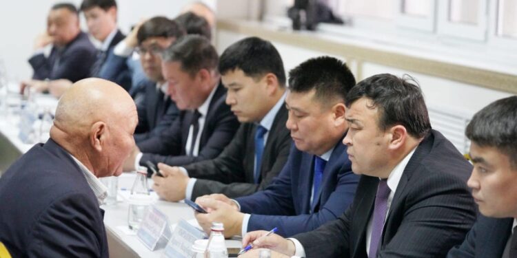 ТҮРКІСТАН ОБЛЫСЫНДА ТҰРҒЫНДАР ТАРАПЫНАН ТҮСКЕН ӨТІНІШТЕР ШЕШІМІН ТАУЫП КЕЛЕДІ