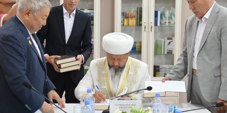 «БАБАЛАР ІЗІМЕН ҚАЗАҚ ДАЛАСЫНДАҒЫ МҰСЫЛМАНДЫҚ МЕКТЕП» КІТАБЫНЫҢ ТҰСАУЫ КЕСІЛДІ