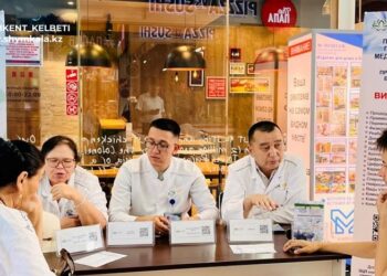 ДЕНСАУЛЫҚ БҰРЫШЫ: ШЫМКЕНТТІК ДӘРІГЕРЛЕР САУДА ОРТАЛЫҚТАРЫНДА 400-ГЕ ЖУЫҚ АЗАМАТҚА КЕҢЕС БЕРДІ