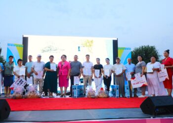 АРЫСТА «ҮЛГІЛІ ҮЙ» БАЙҚАУЫНЫҢ ЖЕҢІМПАЗДАРЫНА ҚАРЖЫЛАЙ СЫЙЛЫҚТАР ТАБЫСТАЛДЫ