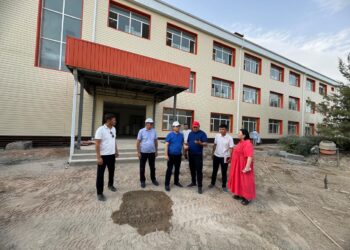 ТҮРКІСТАН: ШАРДАРА МЕН ҚАЗЫҒҰРТ АУДАНЫНДА ӘЛЕУМЕТТІК НЫСАНДАРДЫҢ ҚҰРЫЛЫСЫ ҚАРҚЫНДЫ ЖҮРГІЗІЛУДЕ