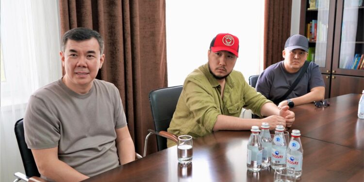 ТҮРКІСТАН: ӨНЕР ЖҰЛДЫЗДАРЫ КЕНТАУДА