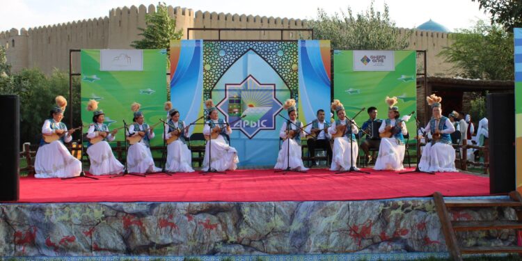 ТҮРКІСТАН ТӨРІНДЕ АРЫС ҚАЛАСЫНЫҢ МӘДЕНИ КҮНДЕРІ БАСТАЛДЫ