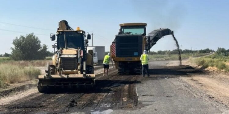 ТҮРКІСТАН: «МЫРЗАКЕНТ-ЖЕТІСАЙ» БАҒЫТЫНДАҒЫ АВТОМОБИЛЬ ЖОЛЫНА ЖӨНДЕУ ЖҰМЫСТАРЫ БАСТАЛДЫ