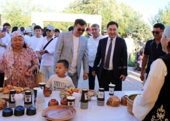 ТҮРКІСТАН ТӨРІНДЕ КЕЛЕС АУДАНЫНЫҢ МӘДЕНИ КҮНДЕРІ БАСТАЛДЫ