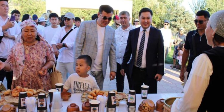 ТҮРКІСТАН ТӨРІНДЕ КЕЛЕС АУДАНЫНЫҢ МӘДЕНИ КҮНДЕРІ БАСТАЛДЫ