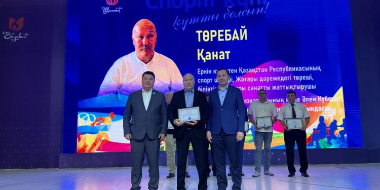 СПОРТ КҮНІНДЕ САЛА ҚЫЗМЕТКЕРЛЕРІ МАРАПАТТАЛДЫ