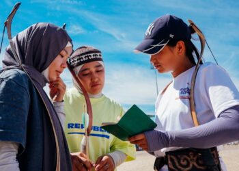 Қазақстандық садақшылар Дүниежүзілік көшпенділер ойындары өтетін алаңда жаттығып жатыр