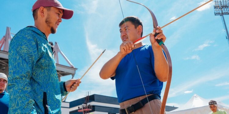 Қазақстандық садақшылар Дүниежүзілік көшпенділер ойындары өтетін алаңда жаттығып жатыр