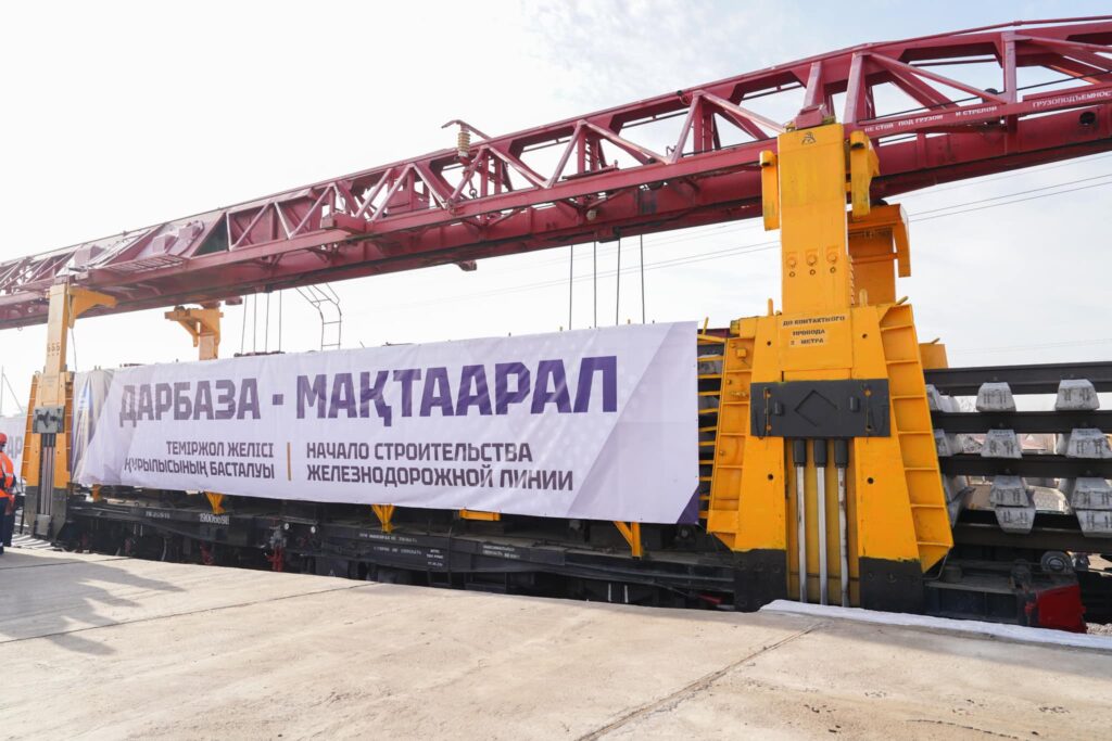 «САРЫАҒАШ — ДАРБАЗА — МАҚТААРАЛ» БАҒЫТЫНДАҒЫ ТЕМІР ЖОЛ ҚҰРЫЛЫСЫ БОЙЫНША ЖҰМЫСТАР ПЫСЫҚТАЛДЫ