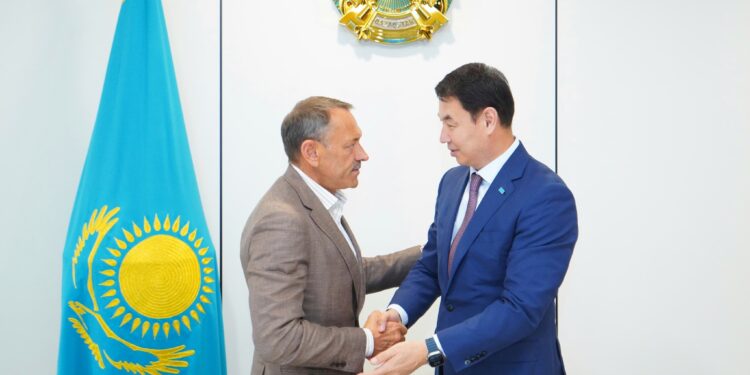 ДАРХАН САТЫБАЛДЫ «ЭКО-КУЛЬТУРА» ХОЛДИНГІНІҢ ПРЕЗИДЕНТІМЕН КЕЗДЕСТІ