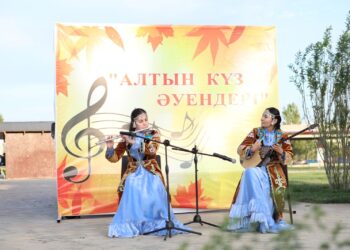 ТҮРКІСТАНДА АШЫҚ АСПАН АСТЫНДА «АЛТЫН КҮЗ ӘУЕНДЕРІ» АТТЫ МЕРЕКЕЛІК ШАРА ҰЙЫМДАСТЫРЫЛДЫ