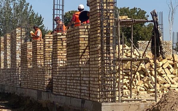 КЕЛЕСТЕГІ БІРЛІК АУЫЛЫНДА ДӘРІГЕРЛІК АМБУЛАТОРИЯ САЛЫНЫП ЖАТЫР