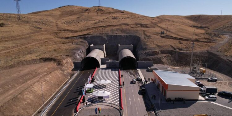 ТҮРКІСТАН: ЕЛІМІЗДЕГІ АЛҒАШҚЫ ЕҢ ҰЗЫН АВТОКӨЛІК ТОННЕЛІ ПАЙДАЛАНУҒА БЕРІЛДІ