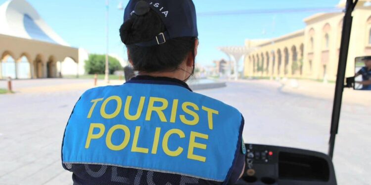 Мекен-жайынан адасқан Түркиядан келген туристке полиция көмектесті