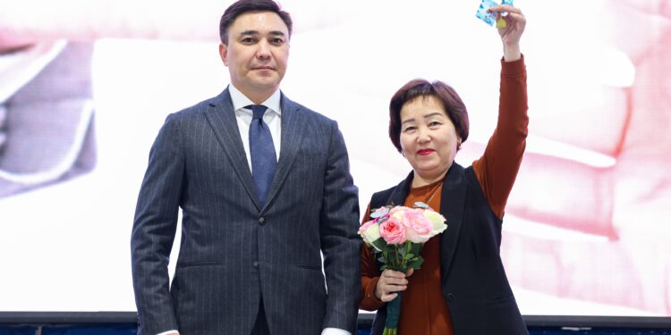 Ключи от счастья: в Шымкенте 183 семьи отметили новоселье в рамках государственной программы