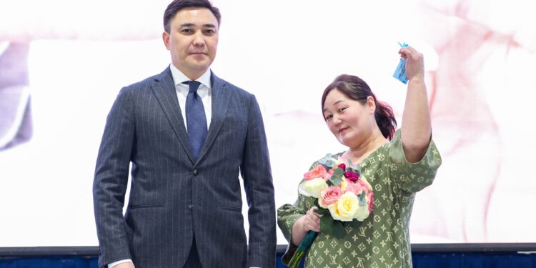 Ключи от счастья: в Шымкенте 183 семьи отметили новоселье в рамках государственной программы