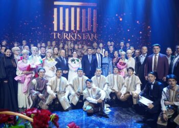 ӘЗ НАУРЫЗ ҚАРСАҢЫНДА «ТҮРКІСТАН» АНСАМБЛІНІҢ АЛҒАШҚЫ КОНЦЕРТІ ӨТТІ