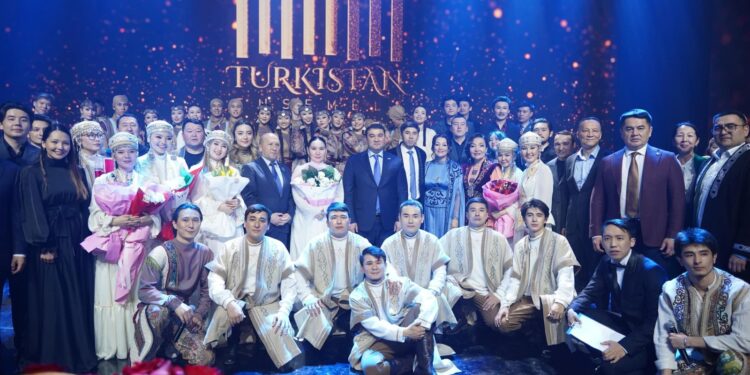 ӘЗ НАУРЫЗ ҚАРСАҢЫНДА «ТҮРКІСТАН» АНСАМБЛІНІҢ АЛҒАШҚЫ КОНЦЕРТІ ӨТТІ