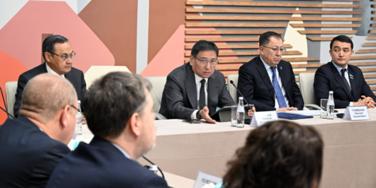 Алматыда Ұлттық құрылтай бастамаларын іске асыру талқыланды