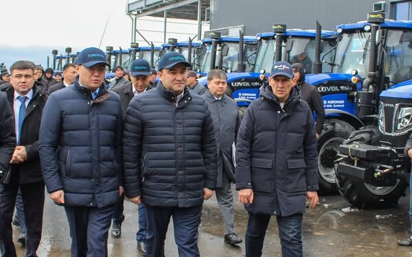 ТҮРКІСТАН ОБЛЫСЫНДА АУЫЛ ШАРУАШЫЛЫҒЫ САЛАСЫНЫҢ ӨКІЛДЕРІНЕ 46 ЖАҢА ТЕХНИКА ТАПСЫРЫЛДЫ