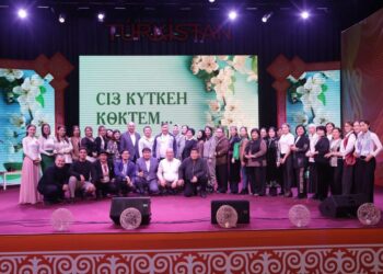 ТҮРКІСТАНДА «СІЗ КҮТКЕН КӨКТЕМ…» ПОЭЗИЯ КЕШІ ӨТТІ