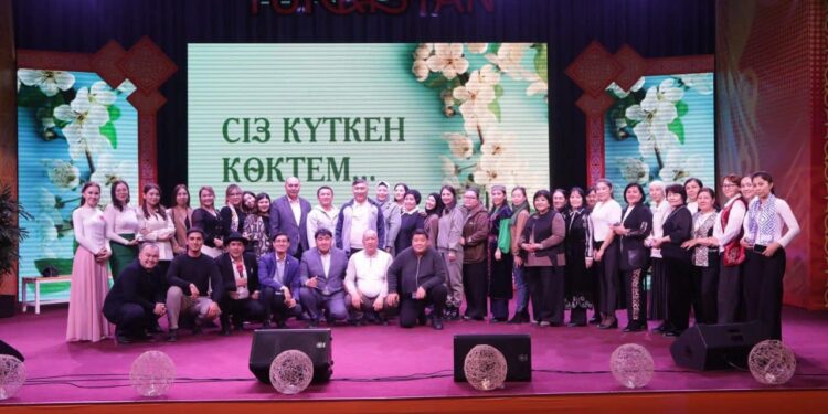 ТҮРКІСТАНДА «СІЗ КҮТКЕН КӨКТЕМ…» ПОЭЗИЯ КЕШІ ӨТТІ