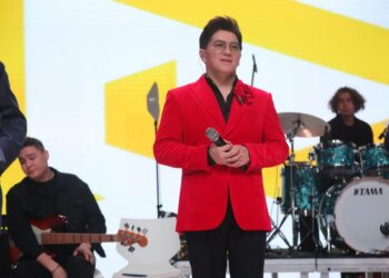 ТҮРКІСТАН ТӨРІНДЕ ӘНШІ СӘКЕН МАЙҒАЗИЕВТІҢ ӘН КЕШІ ӨТТІ