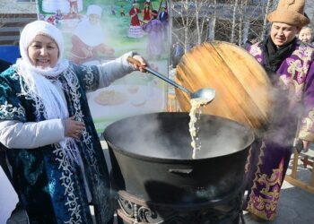 ТҮРКІСТАНДА ТУРИЗМ МАУСЫМЫНЫҢ АШЫЛУЫ ОРАЙ 2,5 ТОННА НАУРЫЗ КӨЖЕ ДАЙЫНДАЛАДЫ