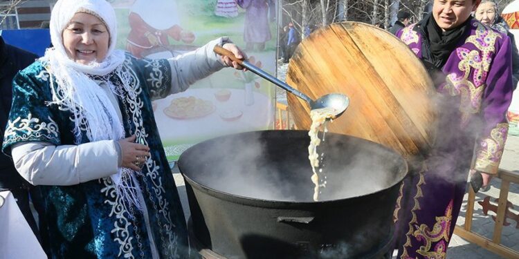 ТҮРКІСТАНДА ТУРИЗМ МАУСЫМЫНЫҢ АШЫЛУЫ ОРАЙ 2,5 ТОННА НАУРЫЗ КӨЖЕ ДАЙЫНДАЛАДЫ