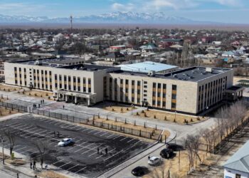 ТҮРКІСТАН: СОЗАҚТА ЖАЙЛЫ МЕКТЕП ПЕН СПОРТТЫҚ-САУЫҚТЫРУ КЕШЕНІНІҢ ҚҰРЫЛЫСЫ АЯҚТАЛУҒА ЖАҚЫН