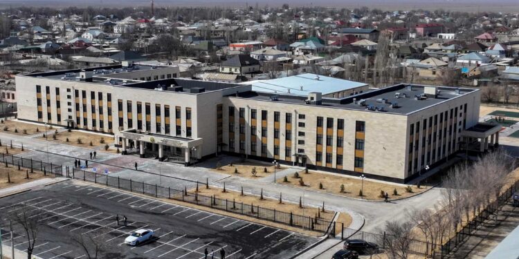 ТҮРКІСТАН: СОЗАҚТА ЖАЙЛЫ МЕКТЕП ПЕН СПОРТТЫҚ-САУЫҚТЫРУ КЕШЕНІНІҢ ҚҰРЫЛЫСЫ АЯҚТАЛУҒА ЖАҚЫН